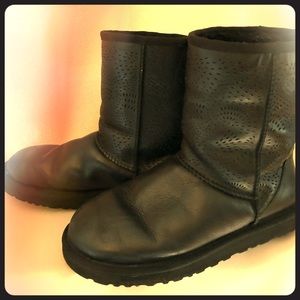 FLASH SALE NOW OR NEVER 🔥 UGG Black Leather Laser Cut Boots Shearling🔥